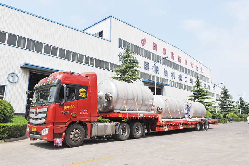 華泰集團生產制造的200T/D大豆制油、30T煉油項目發貨黑龍江